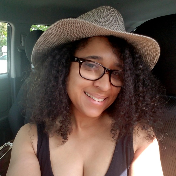 Meet your Posher, Pamela - Picture 1 of 1